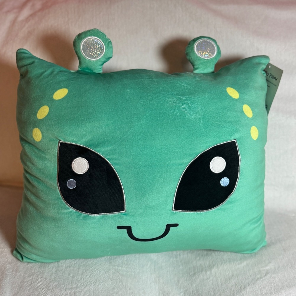 Your Zone Alien Soft 18in x 18in Cute Snuggly Mint‎ Plush Pillow, New with Tags